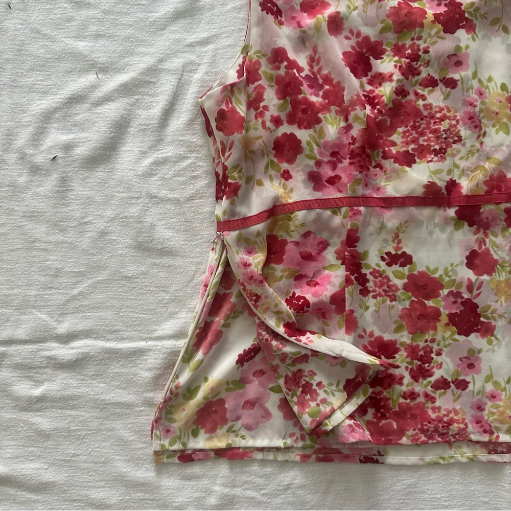 Vintage Floral Sleeveless Top - Red and Pink - Picture 5 of 5